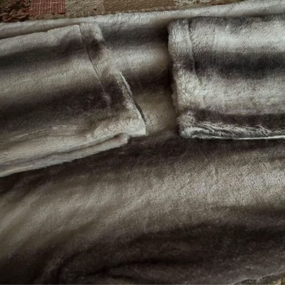 Faux Fur Queen Set - Picture 1 of 1